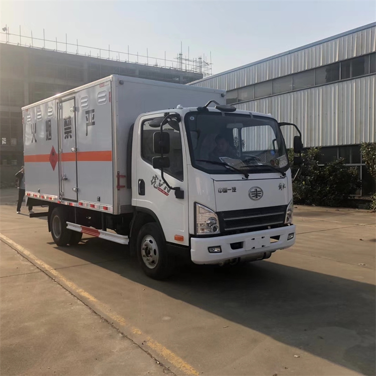解放爆破器材運(yùn)輸車